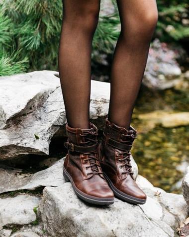 SALE♪UGG☆【防水】アグ Keseyバックルウィンターブーツ (UGG