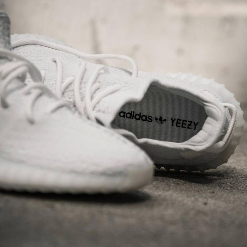 adidas Yeezy Boost 350 V2 Cream White イージーブースト350V2