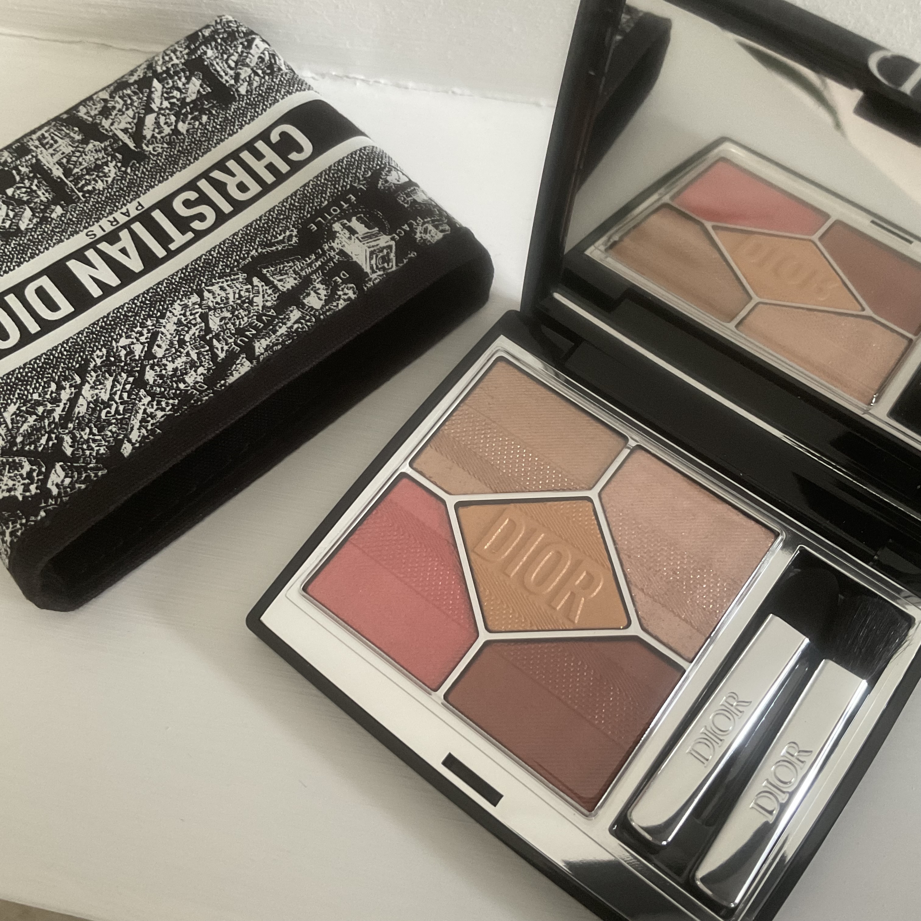 DIORSHOW 5 COULEURSサンククルールアイシャドウ限定ポーチ付き (Dior