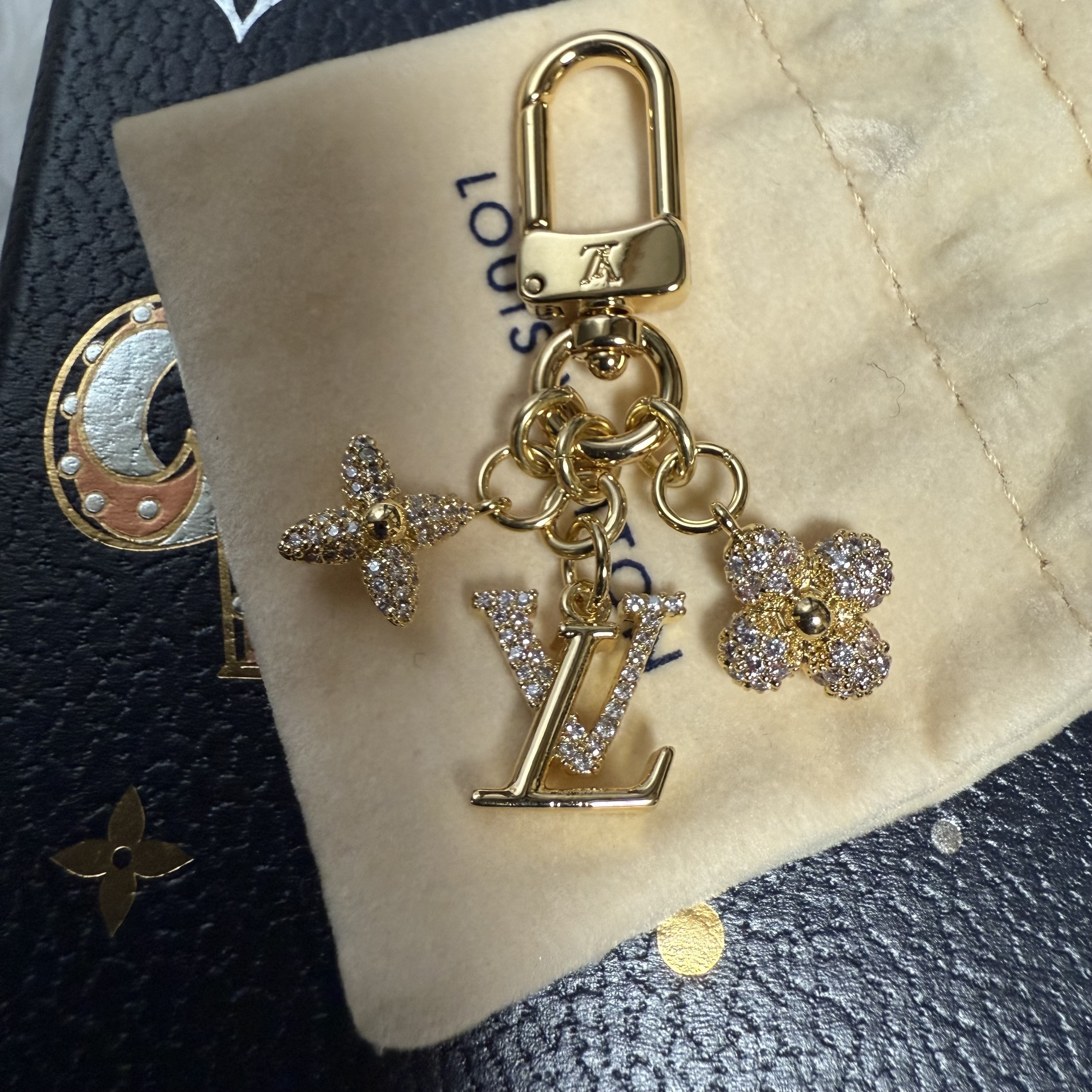 LouisVuitton】マイクロ チャーム・LV アイコニック (Louis Vuitton