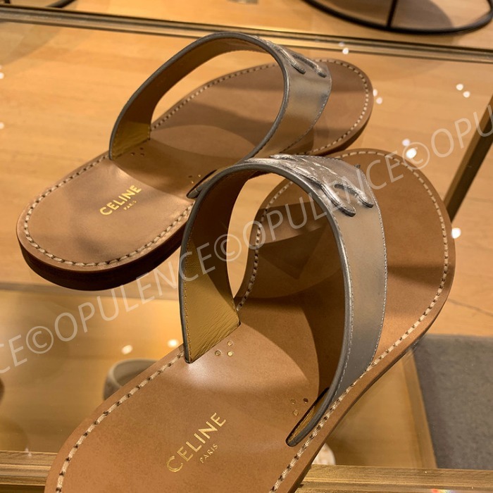 CELINE セリーヌ トリオンフ レザー トング フラット サンダル (CELINE