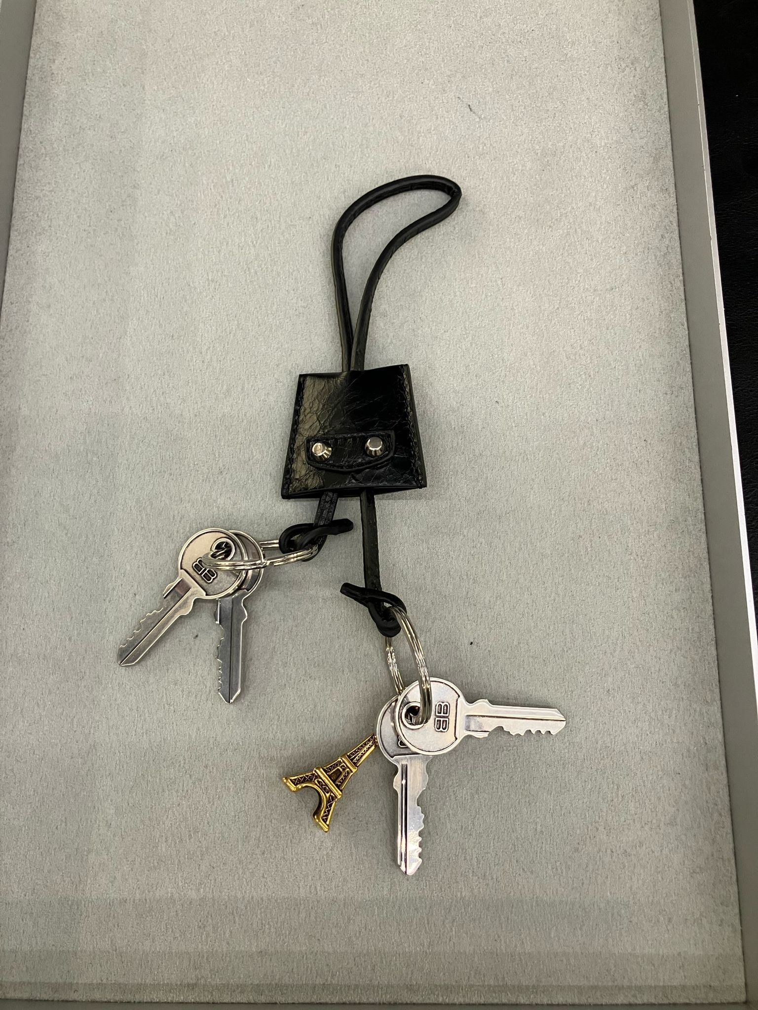 BALENCIAGA】LE CITY EIFFEL エッフェルタワー チャーム (BALENCIAGA