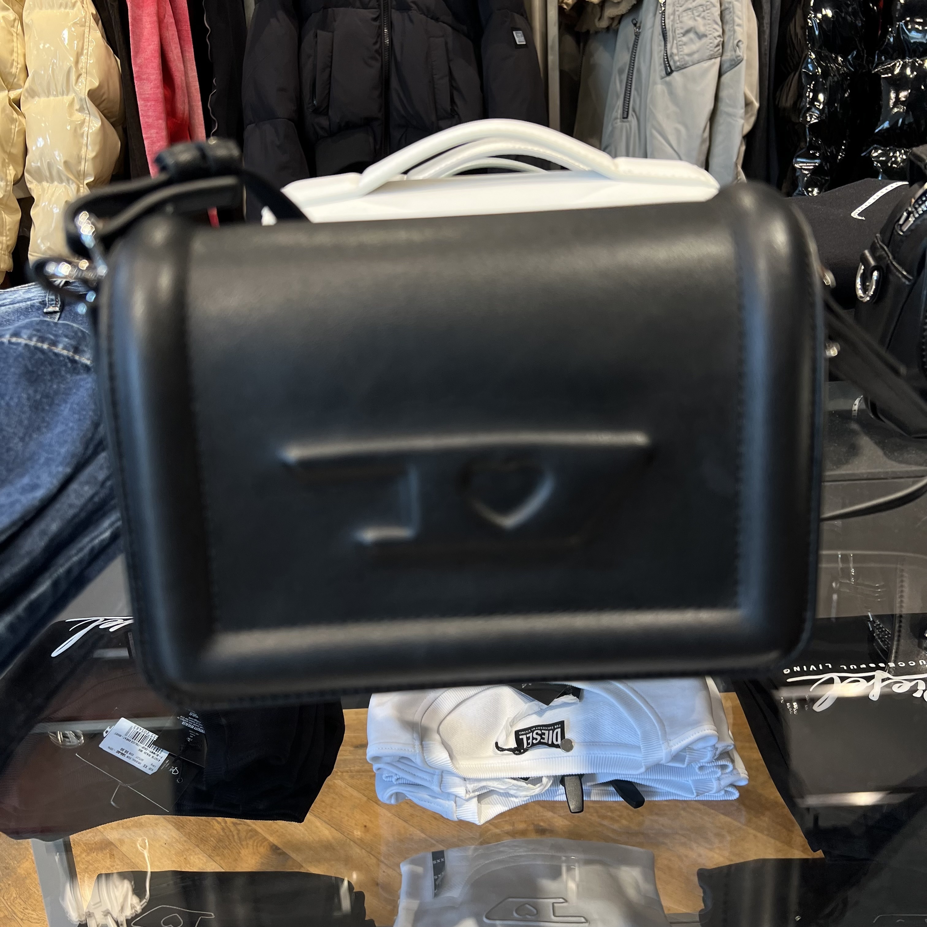 DIESEL直営KENDYZIP YBYS & クロスボディー ショルダーハート型