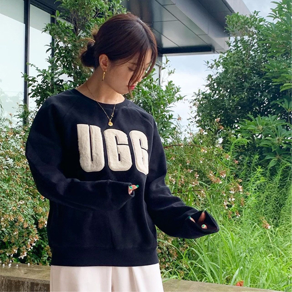 UGG】MADELINE FUZZY LOGO CREWNECK SWEATSHIRT (UGG/スウェット