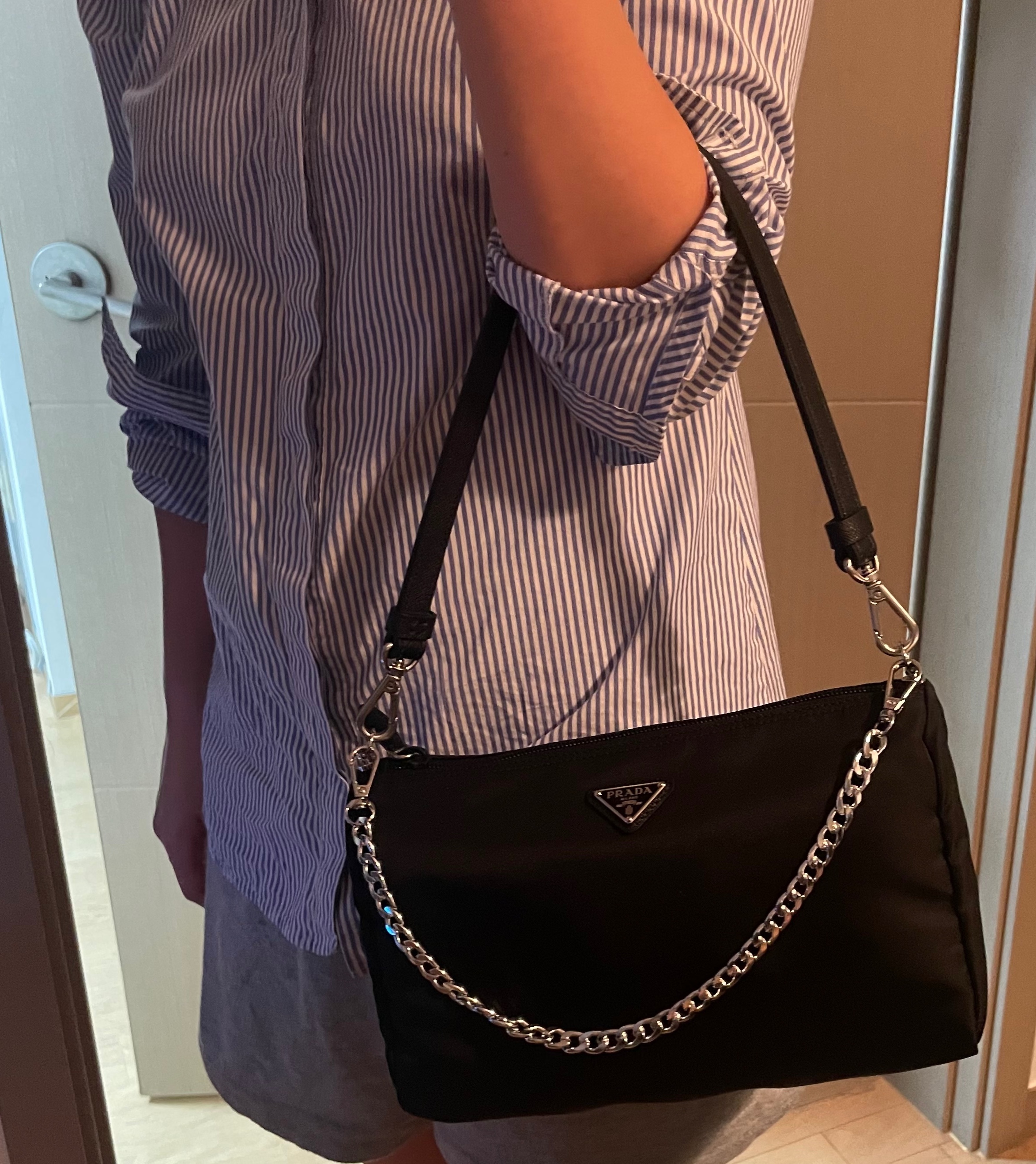 PRADA】SALE! プラダ☆三角ロゴ輝くポコノラージポーチ (PRADA