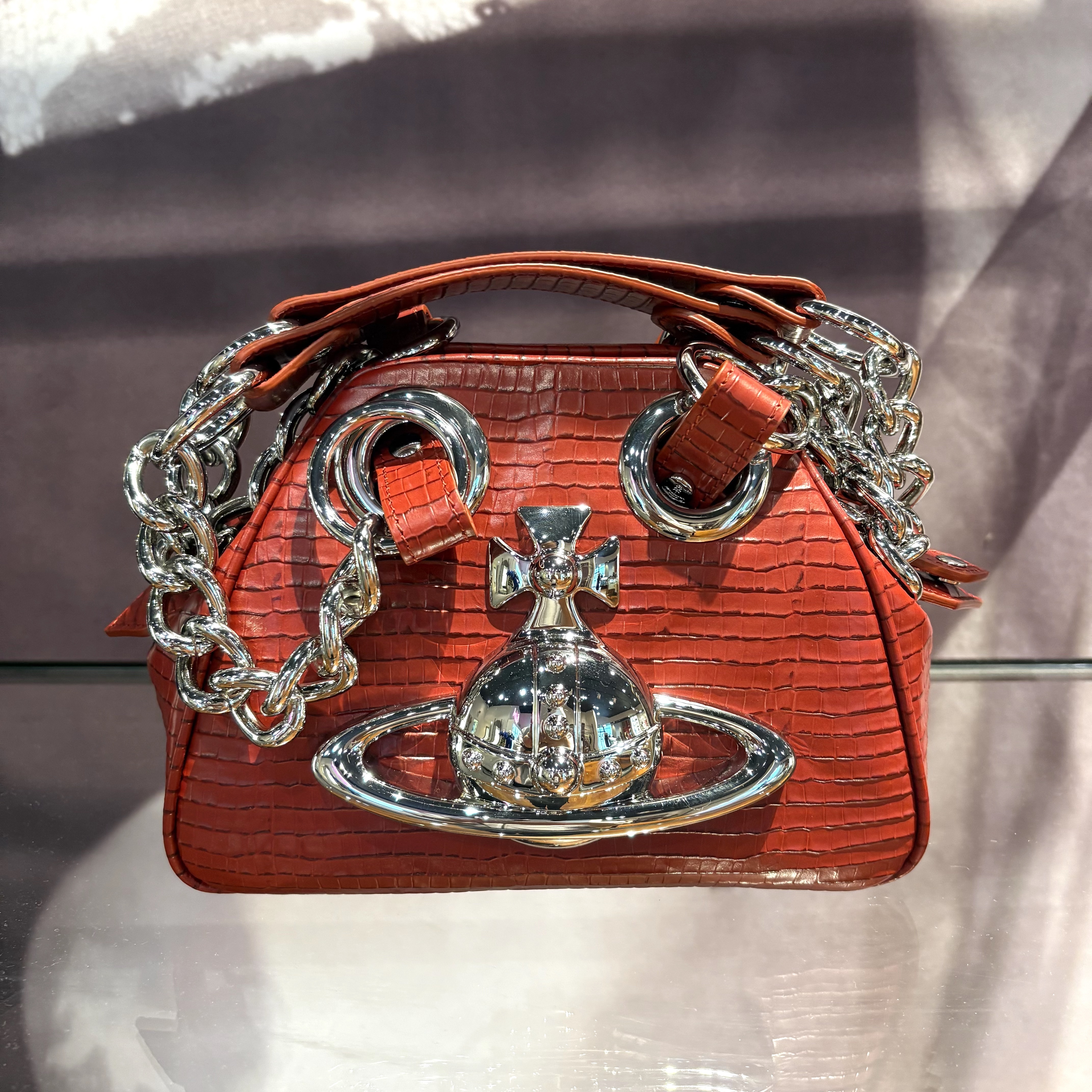 Vivienne Westwood オーブロゴ チェーン ショルダーバッグ (Vivienne