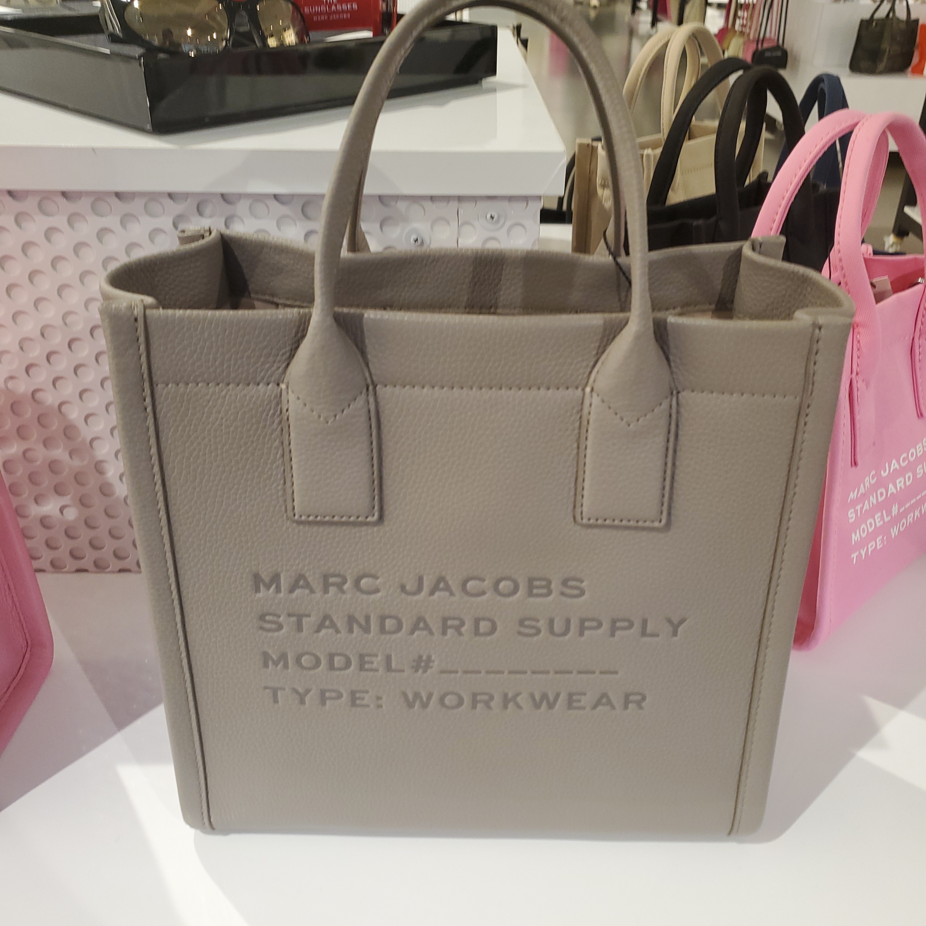 MARC JACOBS 人気Mサイズ☆レザー2Wayトート ストラップ付 (MARC