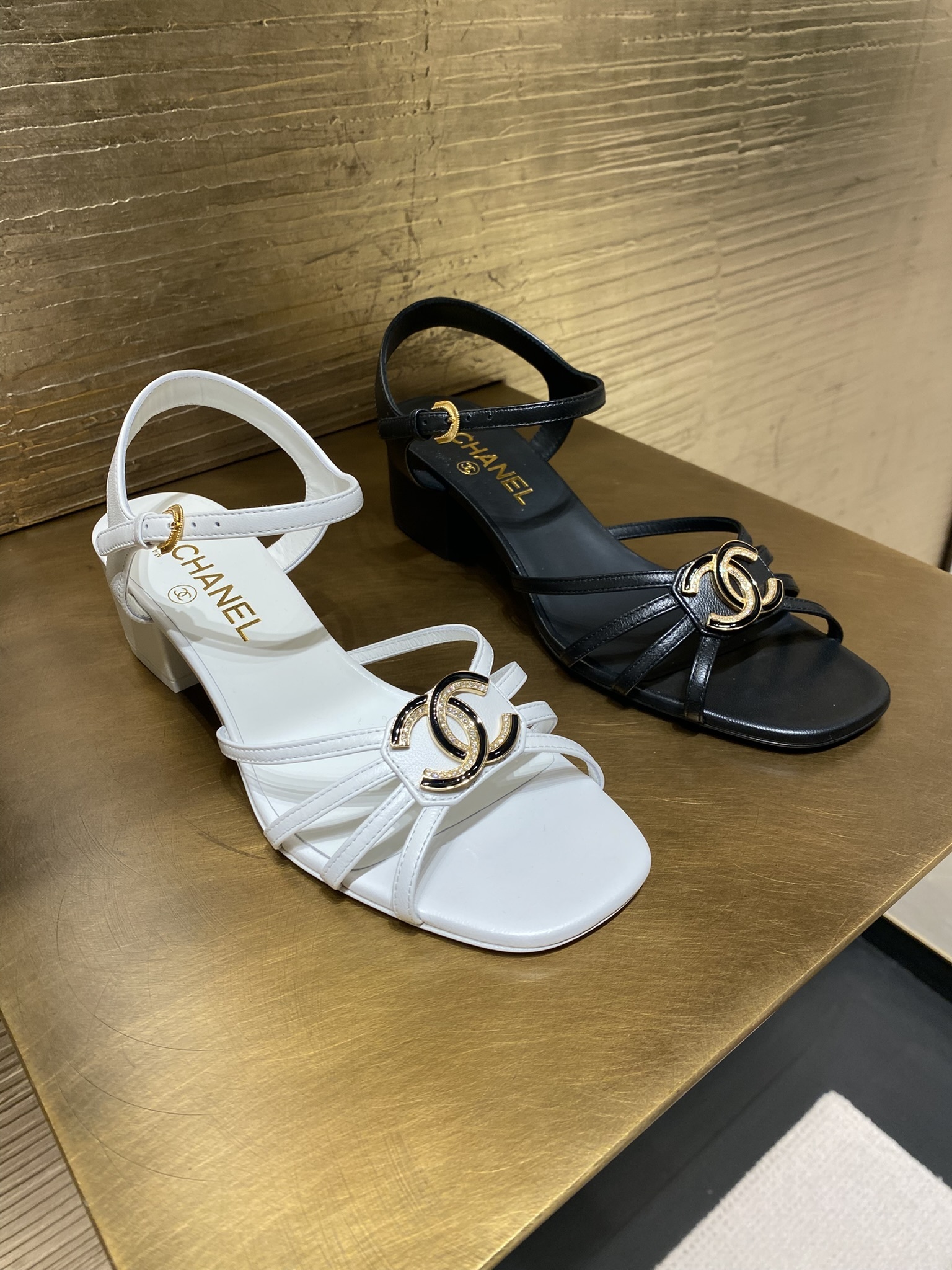 デイリー使いに♪ CHANEL サンダル CCロゴ ヒール (CHANEL/サンダル