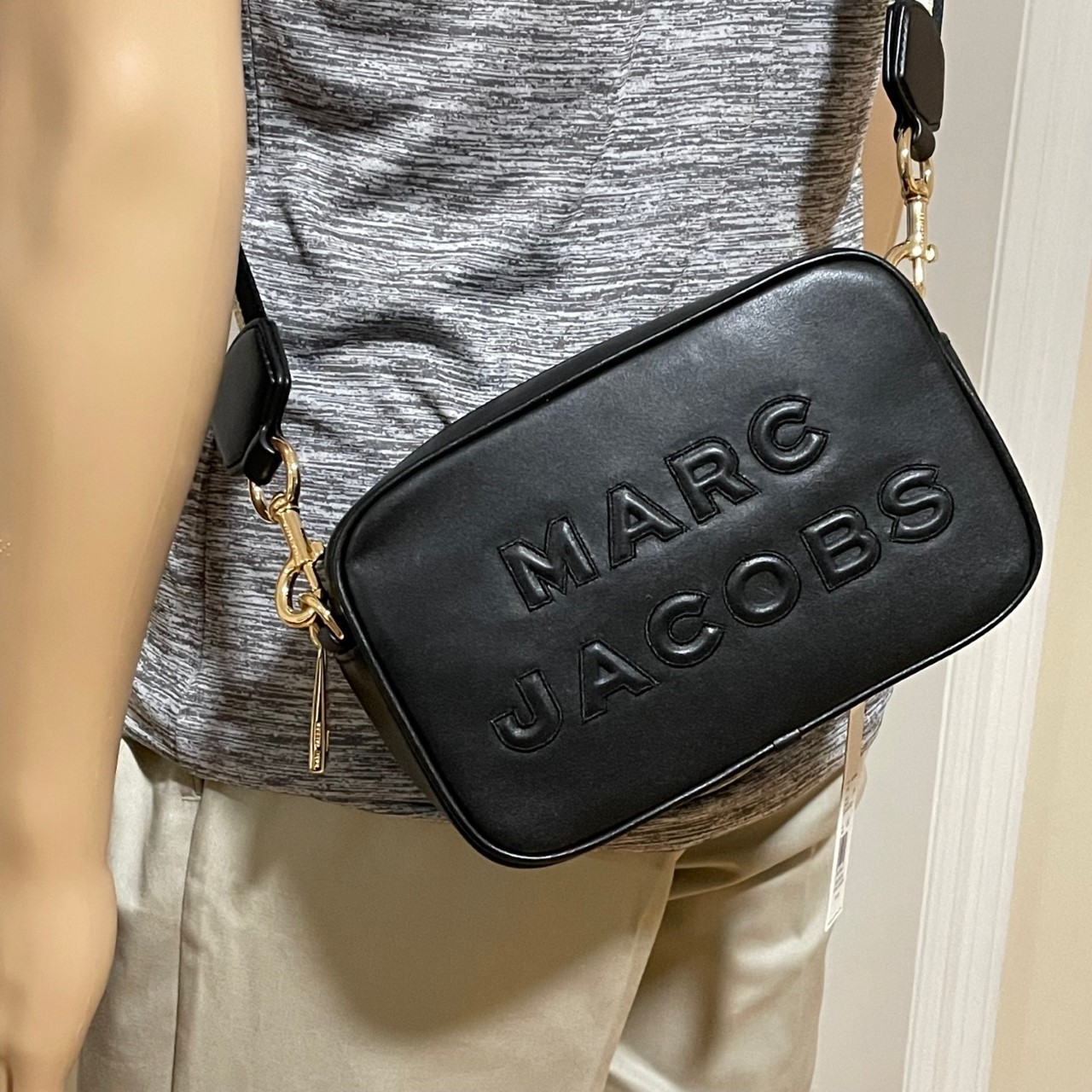 メンズにも大人気 Marc Jacobs ロゴ クロスボディーユニセックス (MARC