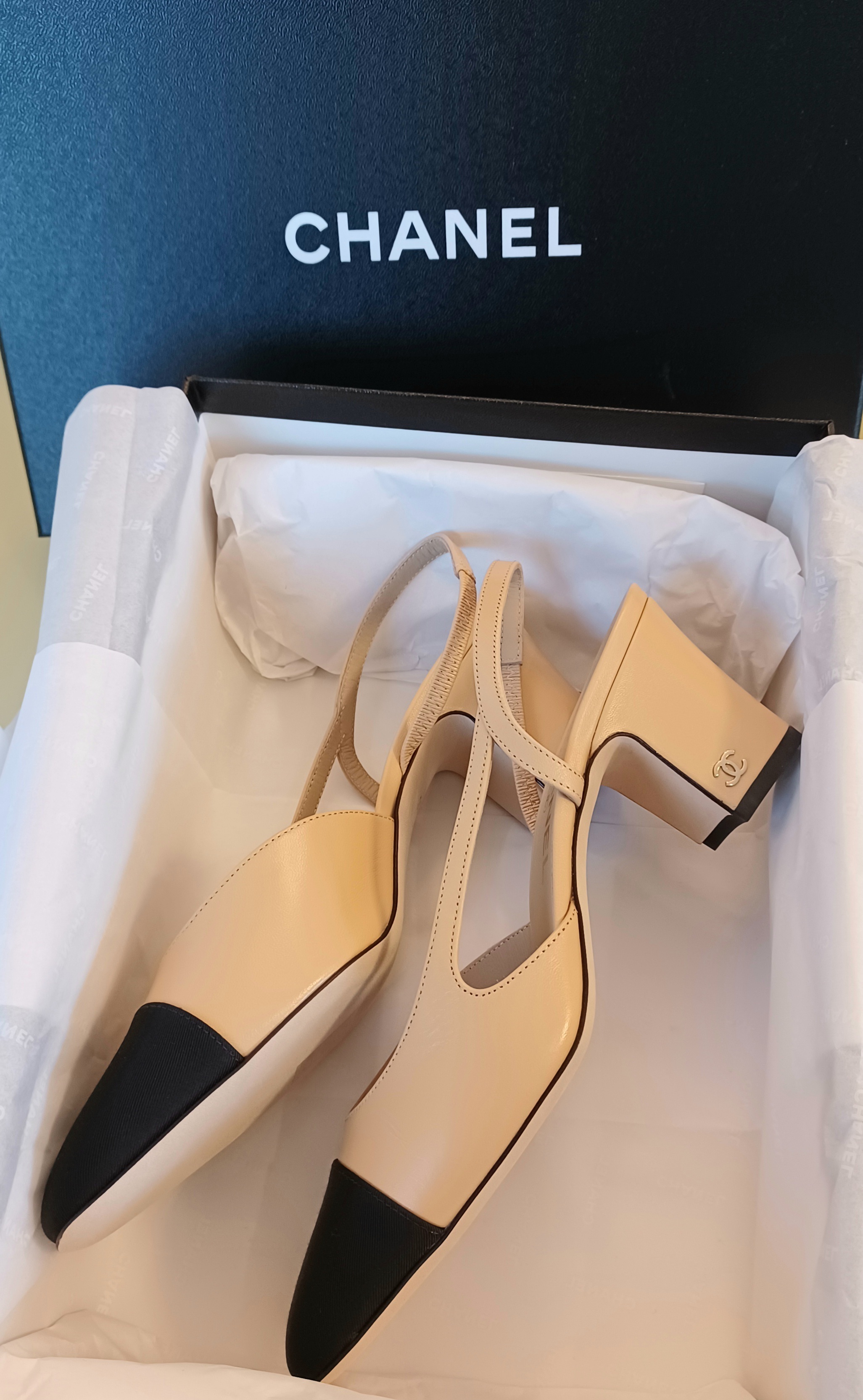 CHANEL 雑誌掲載☆人気のスリングバックシューズ☆ベージュ (CHANEL