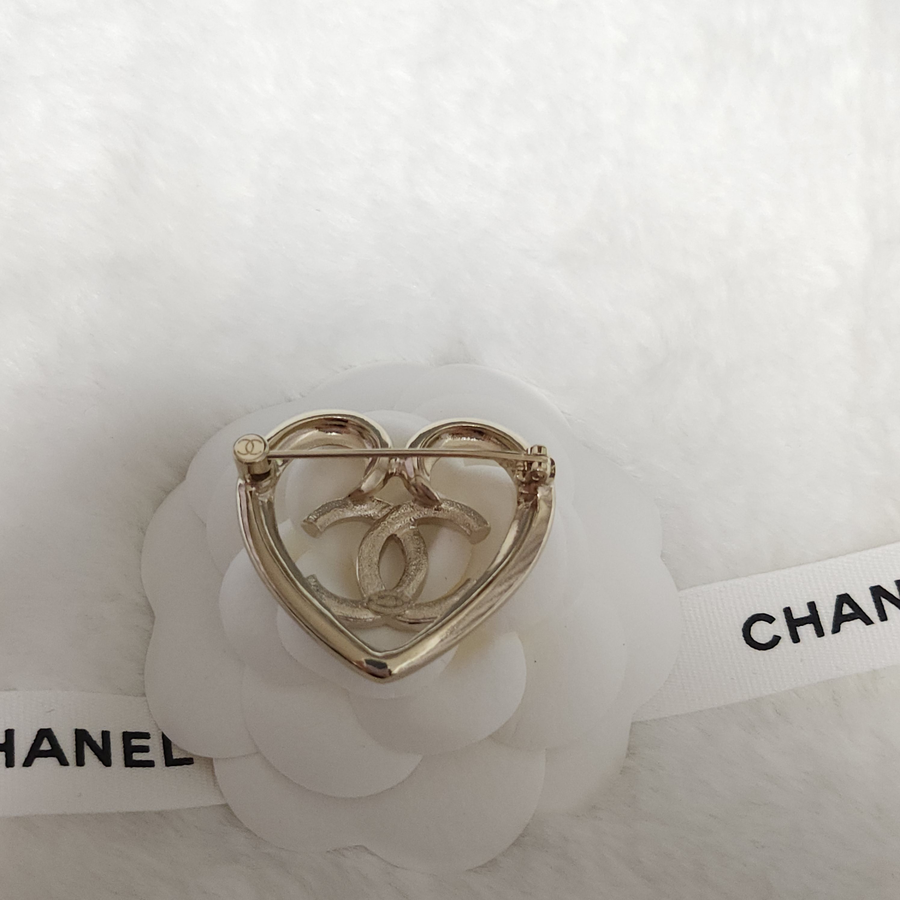 キラッと可愛い☆すぐ届く》CHANEL ハート ブローチ 23C (CHANEL