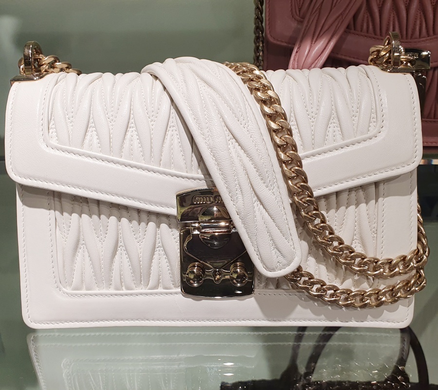 セール】ミュウ コンフィデンシャル マテラッセ☆5BD083 N88 (MiuMiu