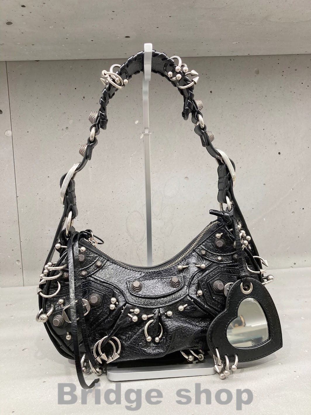 直営店*BALENCIAGA*LE CAGOLE XSショルダーバッグピアス付き黒