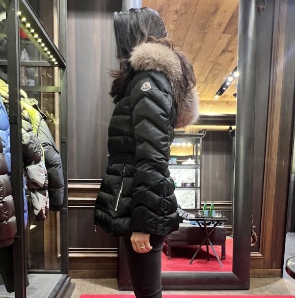 MONCLER(モンクレール)のファー付きダウンジャケット 人気モデル
