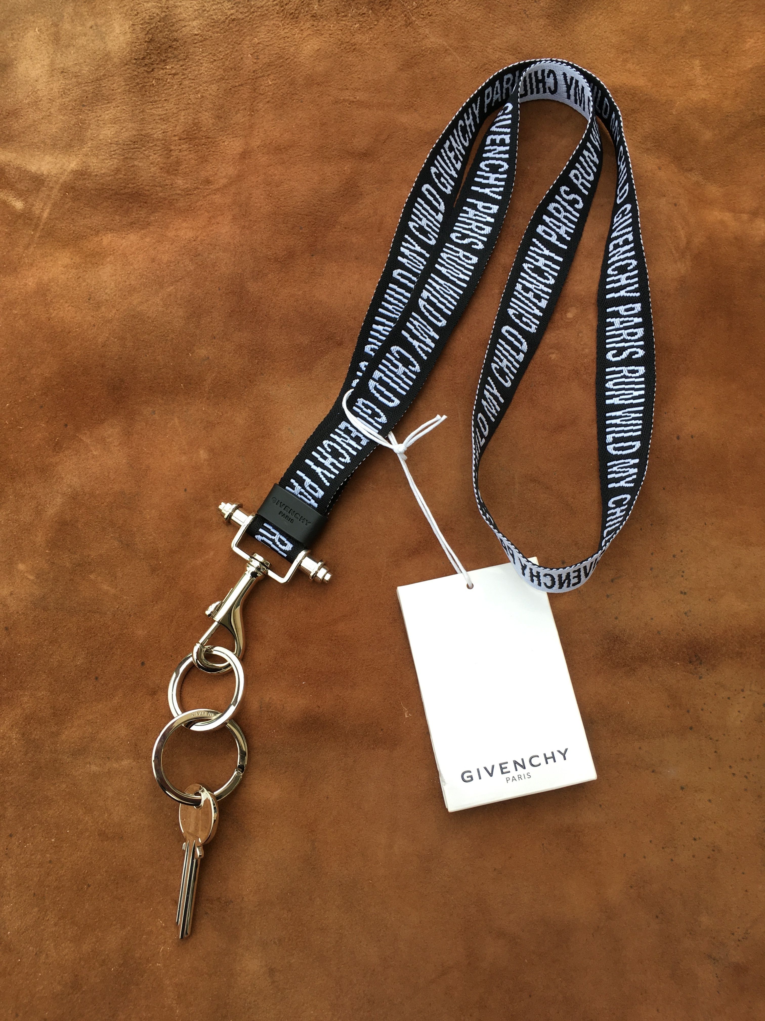 安心の国内発送GIVENCHY キーリング ネックレス◇ジバンシィ (GIVENCHY