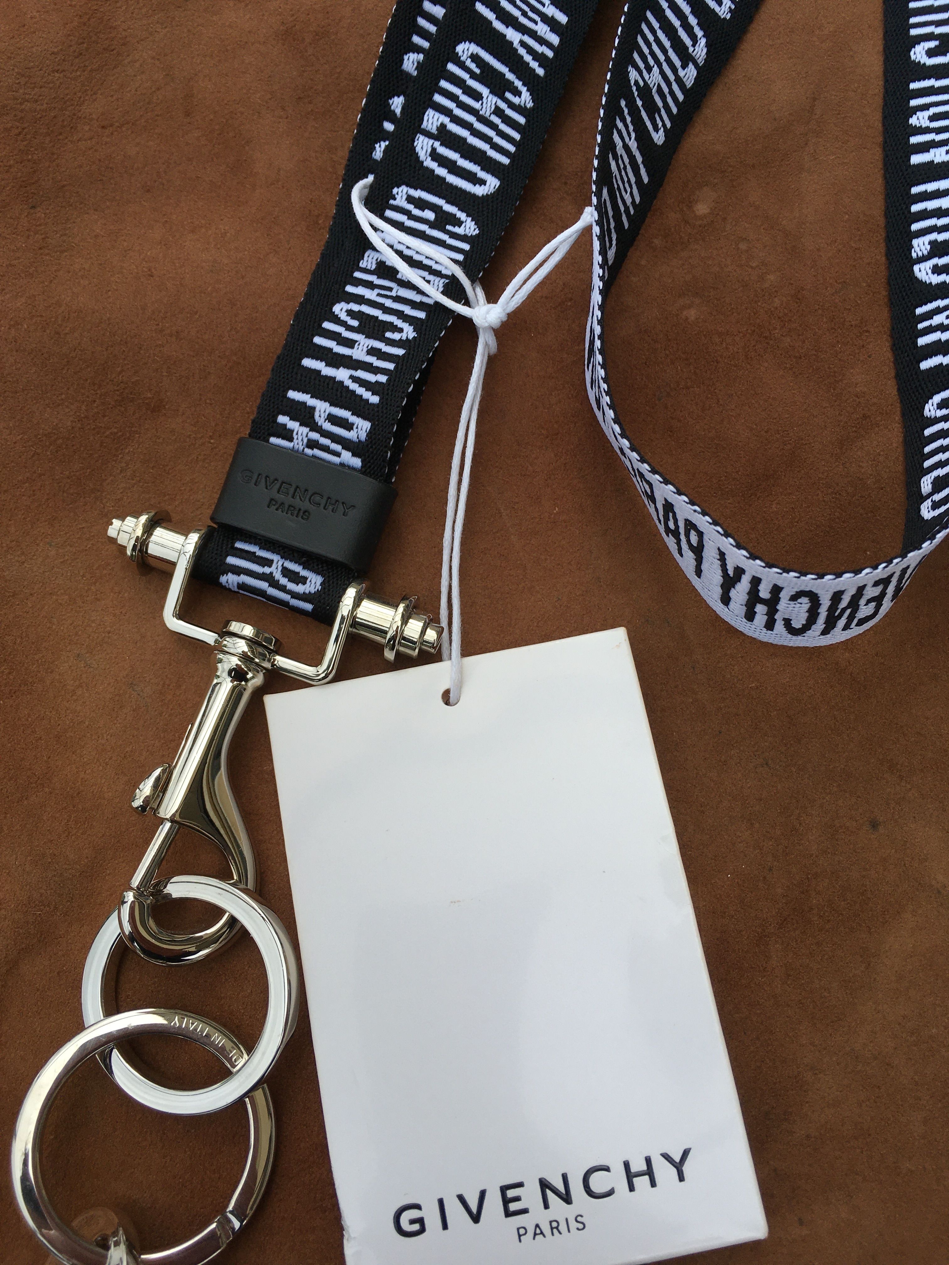 安心の国内発送GIVENCHY キーリング ネックレス◇ジバンシィ (GIVENCHY