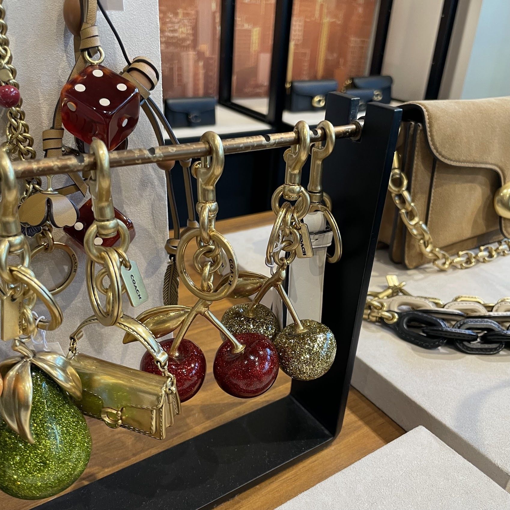 新作 可愛い！COACH チェリー バッグ チャーム◇77840 (Coach/バッグ