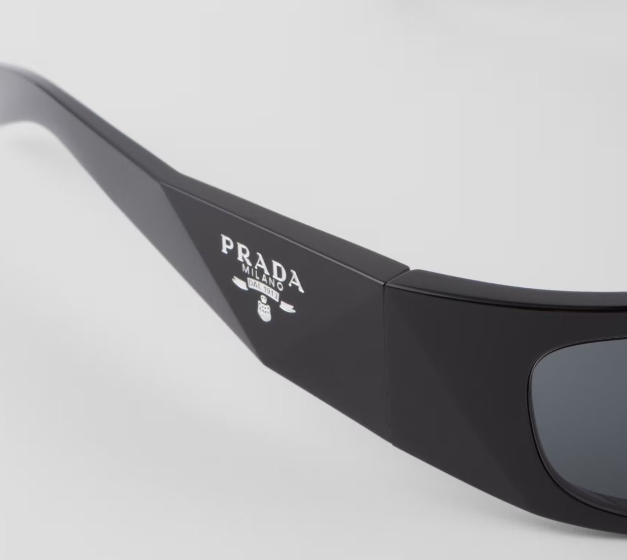 aespa カリナさん着用 PRADA Symbole サングラス (PRADA/サングラス