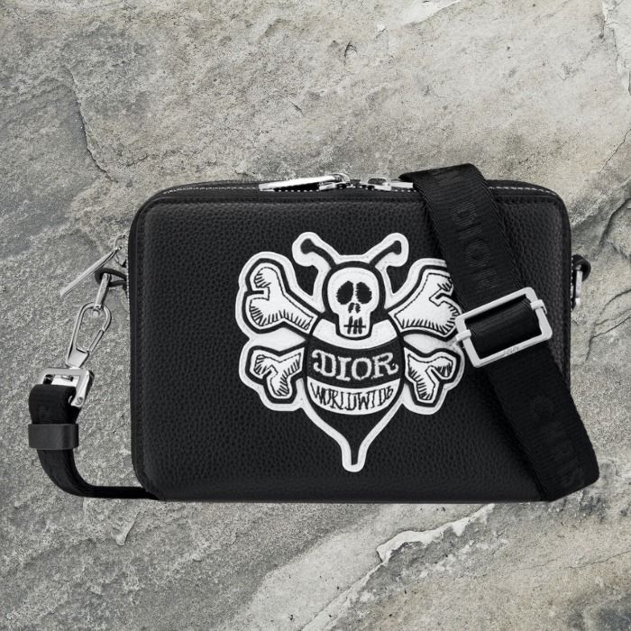 入手困難】DIOR STUSSY ディオール ステューシー BEE ピン 入手困難