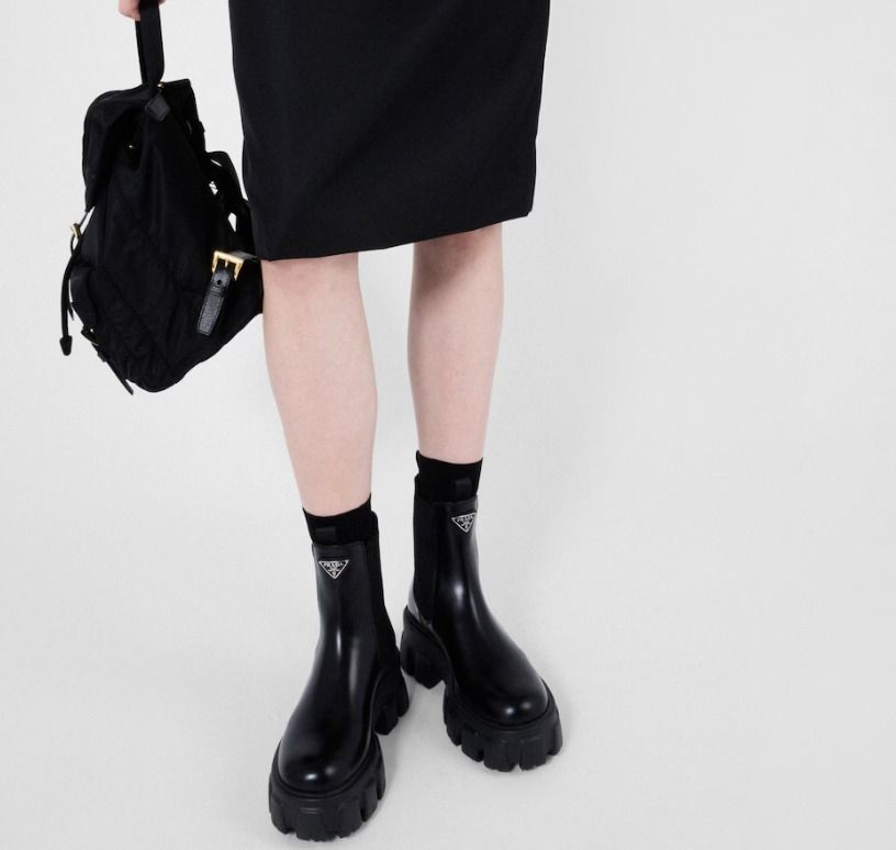プラダ モノリス ブラッシュドレザー チェルシーブーツ (PRADA
