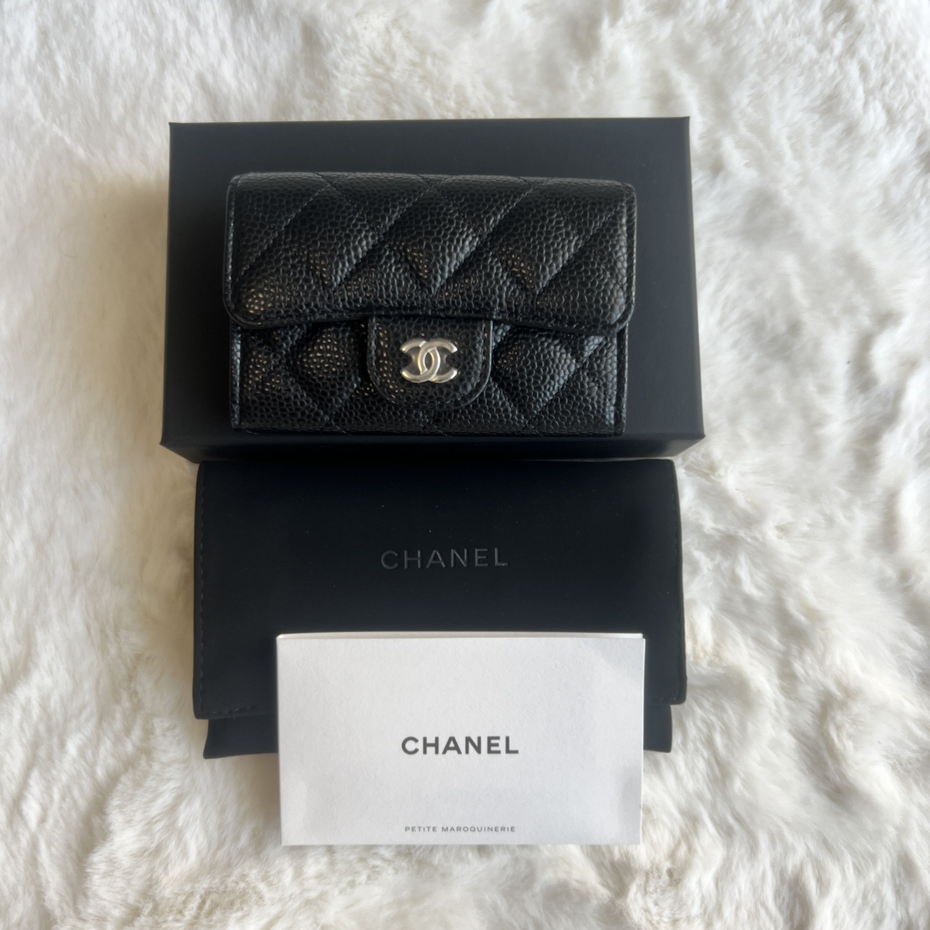 確保済/限定1点/定番フラップ・カードケース/キャビア/シルバー