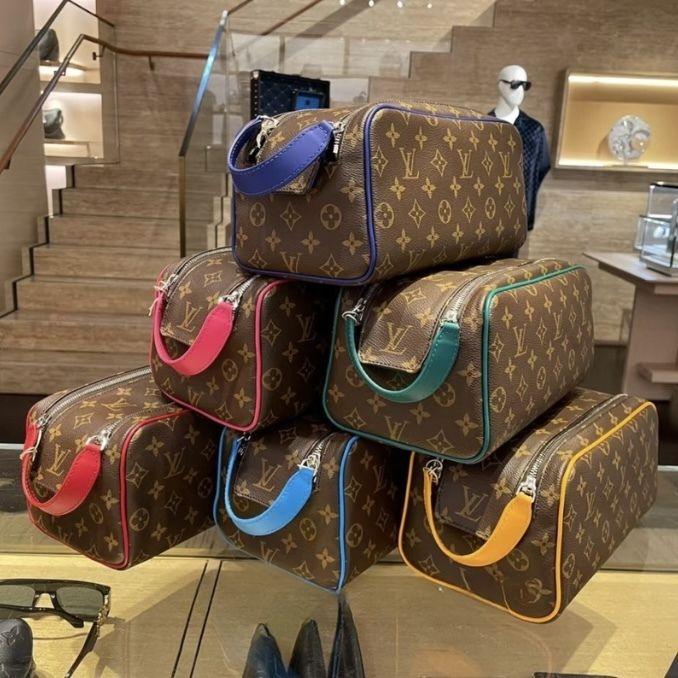 カラバリ豊富♪王道人気！！】ルイヴィトン セカンドバッグ (Louis