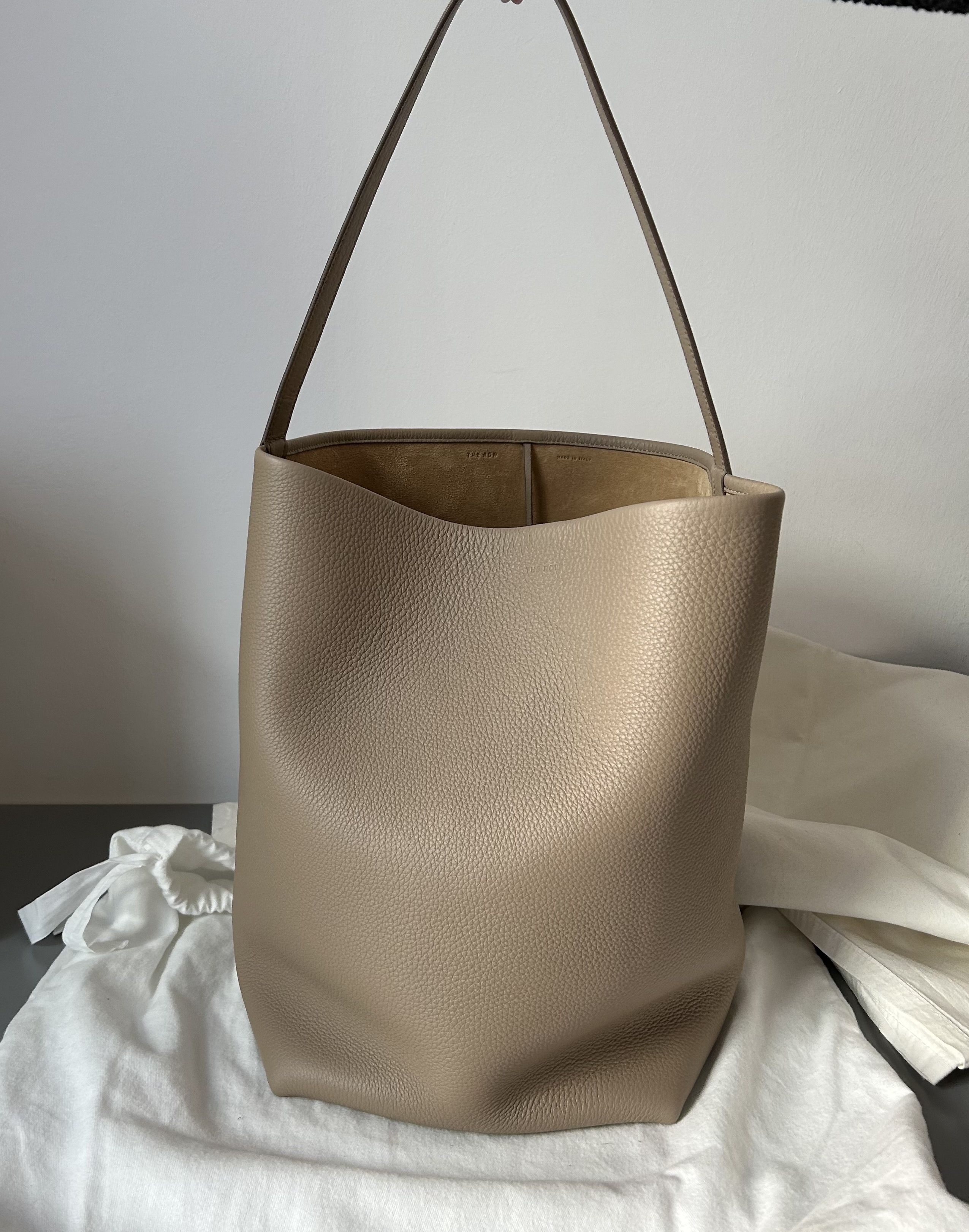 通勤OK《The Row》ラージ N/S Park Tote バッグ レザー (The Row