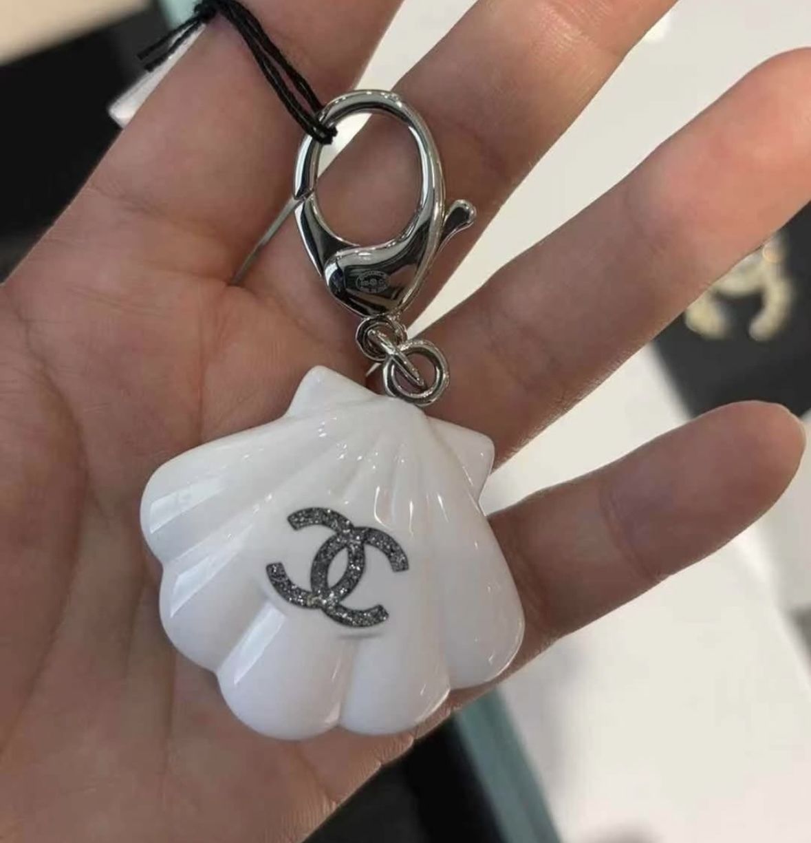 うっとりする輝き♢貝殻】CHANEL*キーホルダー (CHANEL/キーホルダー
