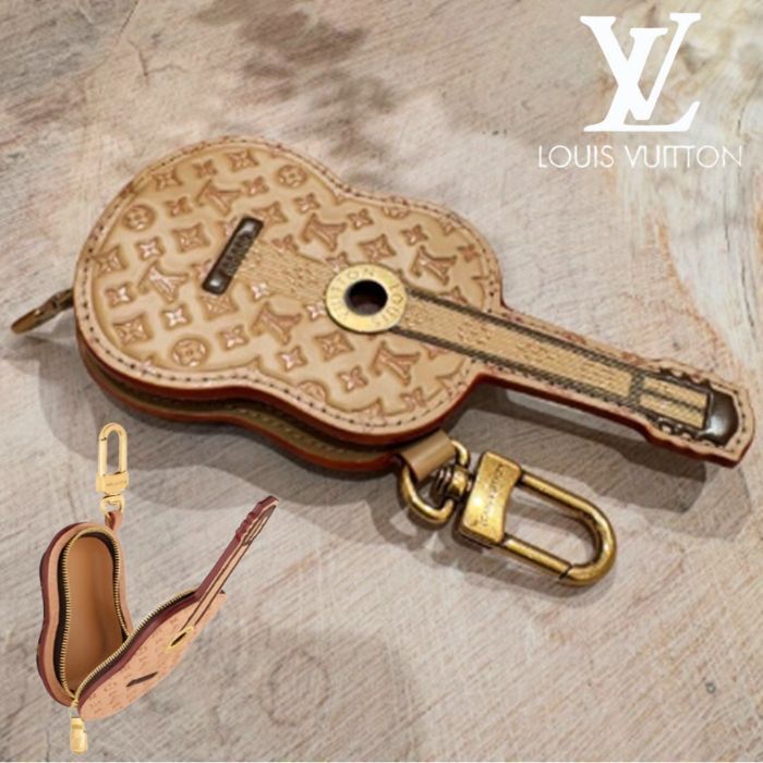 遊び心溢れる♪国内発】LV ギター ポーチ・バッグチャーム (Louis