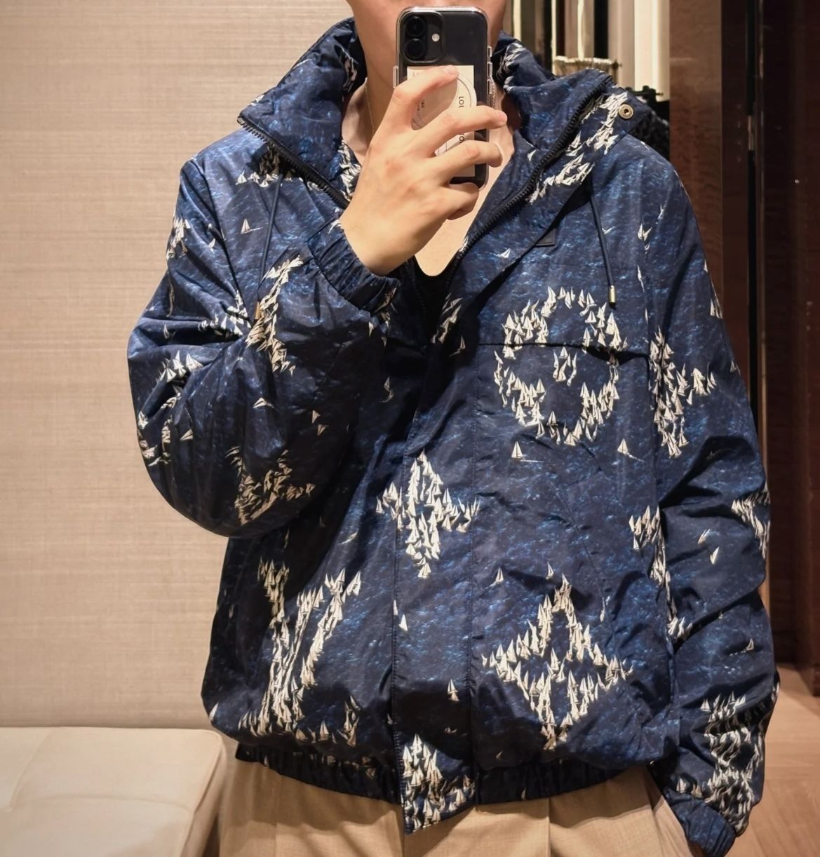 パッと目を惹く♪】ルイヴィトン☆ウィンドブレーカー (Louis Vuitton