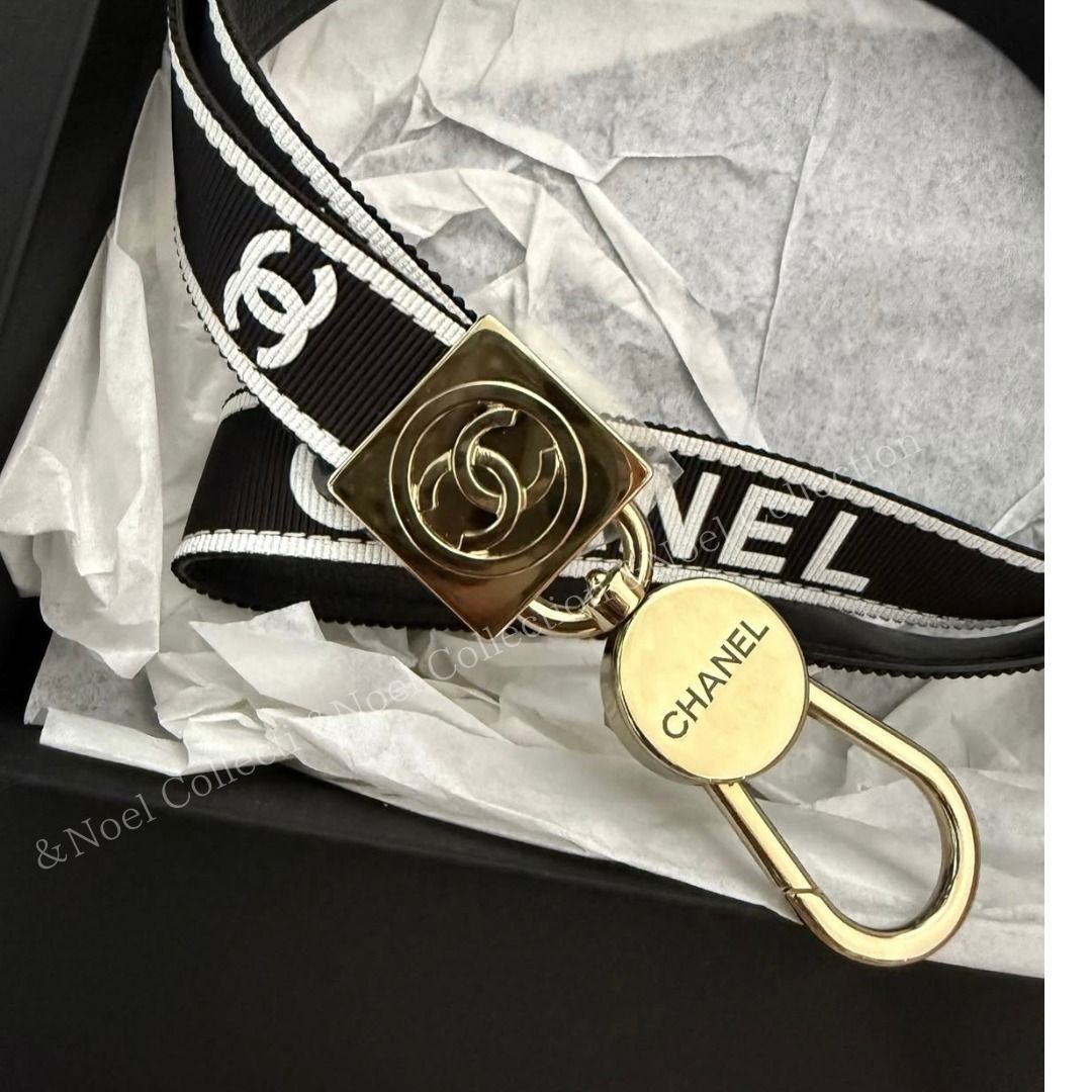 便利！スマホもカードケースも◎】CHANEL ネックストラップ (CHANEL