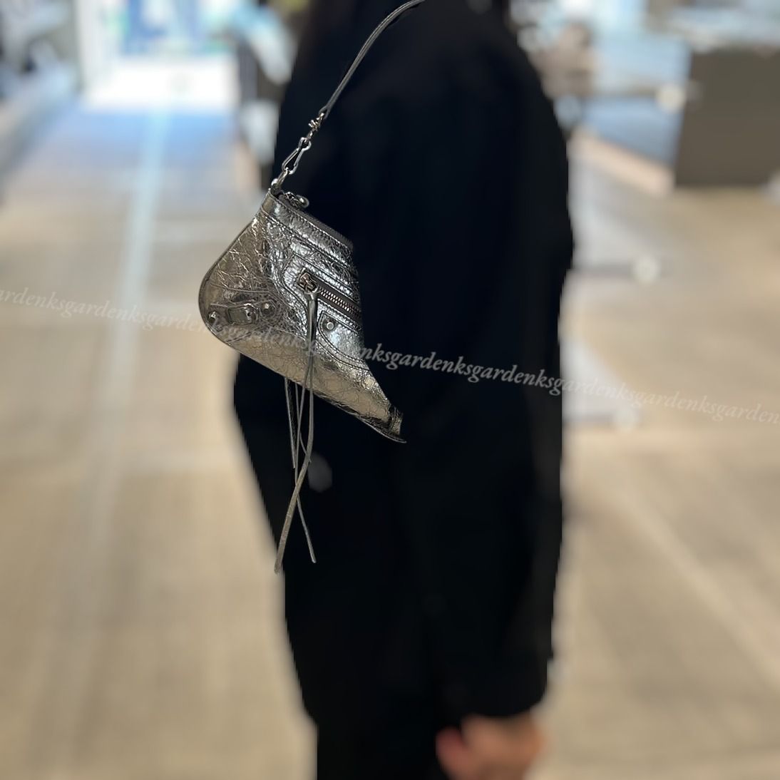 限定！すぐ届く！BALENCIAGA LE CITY ポーチ ストラップ付き