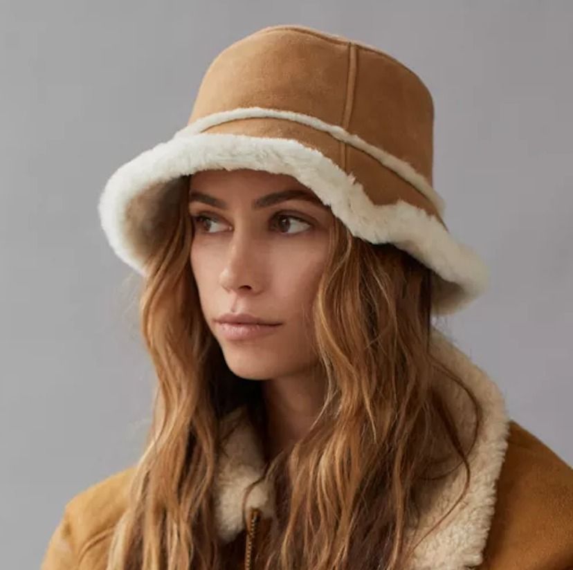 セール☆UGGシープスキンシアリングムートンバケットハット帽子 (UGG