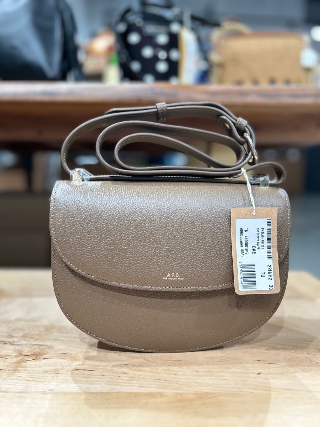 A.P.C｜GENEVE BAG グレインレザー ショルダーバッグ (A.P.C.