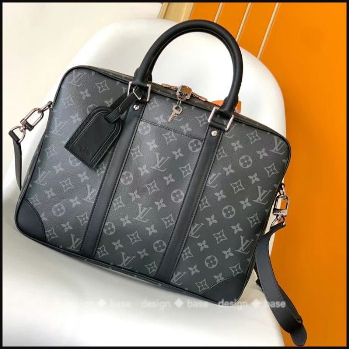 ◇できる男の必需品【 LV 】ポルト ドキュマン・ヴォワヤージュ (Louis