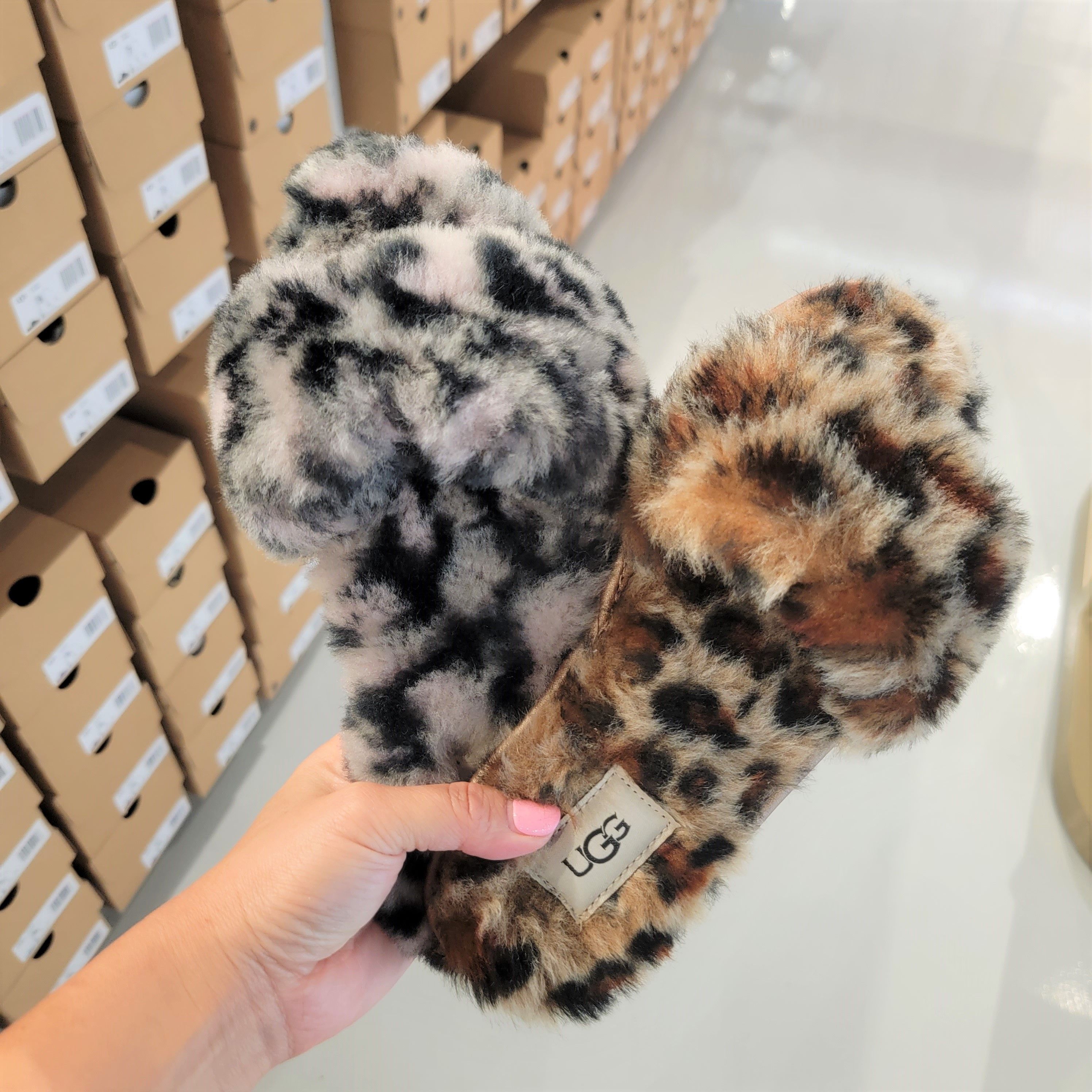 セール【UGG】ヒョウ柄 ファー スライド☆ サラっと履きこなして (UGG