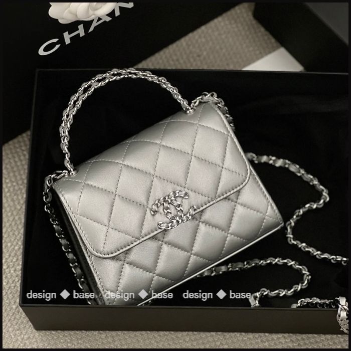 ☆シルバーがカッコイイ！【 CHANEL 】チェーン クラッチ (CHANEL
