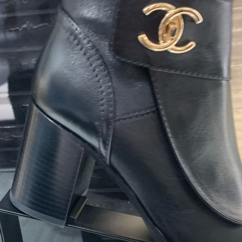 ☆ターンロック☆【CHANEL】履き口ニット ショートブーツ (CHANEL