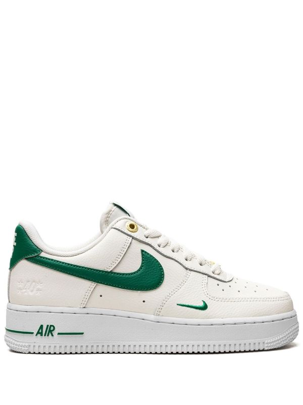 Nike Air Force 1 Low “Malachite” スニーカー | ホワイト | FARFETCH JP