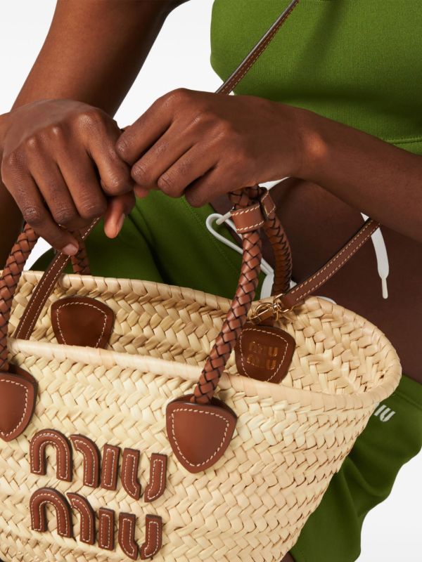 Miu Miu レザートリム ストローハンドバッグ | ニュートラル | FARFETCH JP