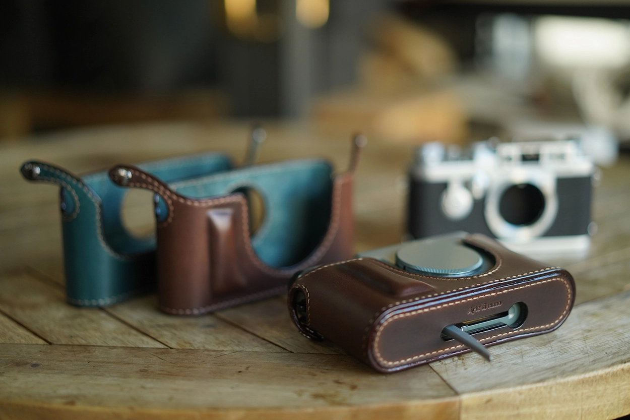 Leica Barnack IIIF with Leica VIT half case : LEICA CASES & STRAPS