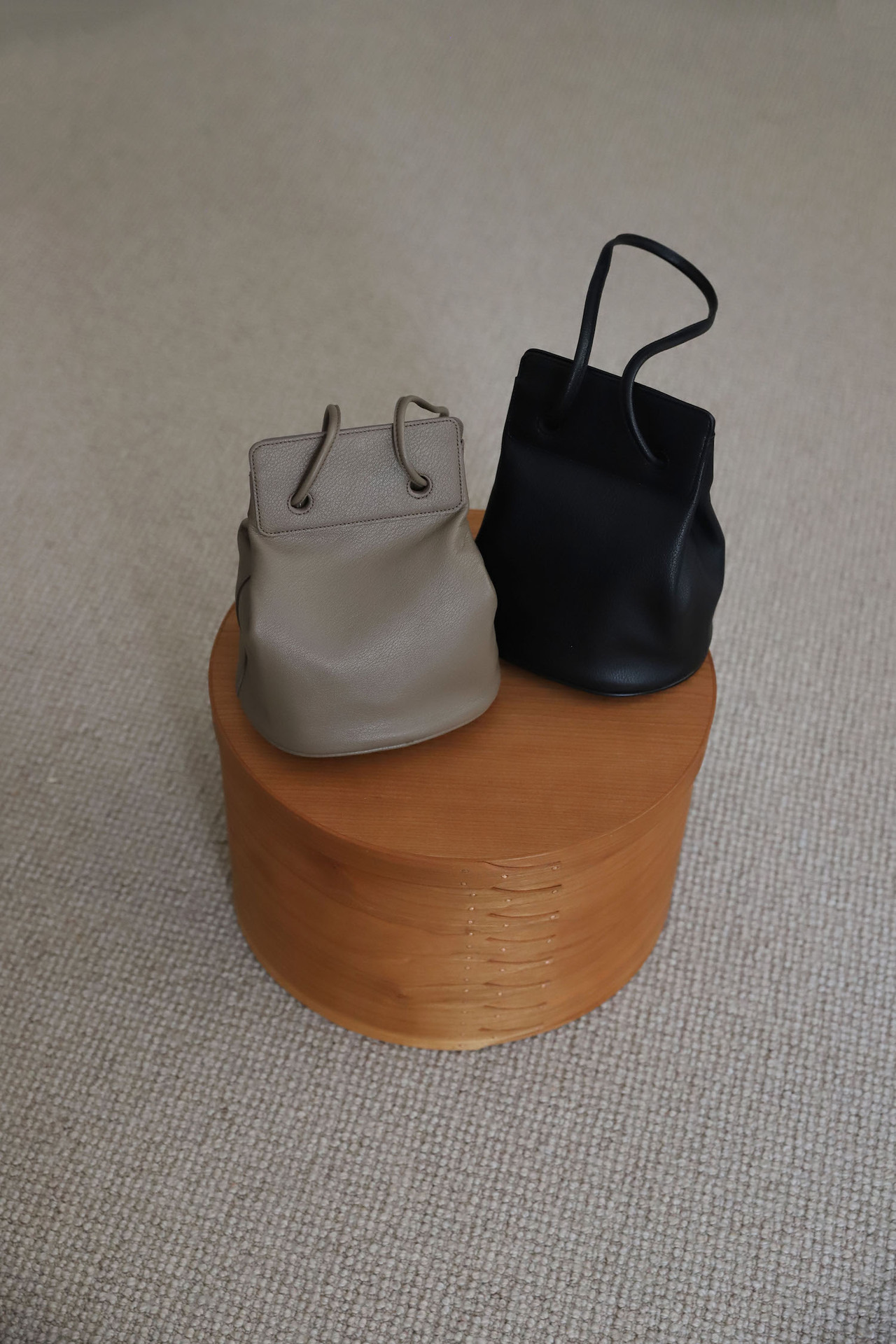 ARTS&SCIENCE - Oval lantern shoulder bag mini (2 colors) WASHIDA