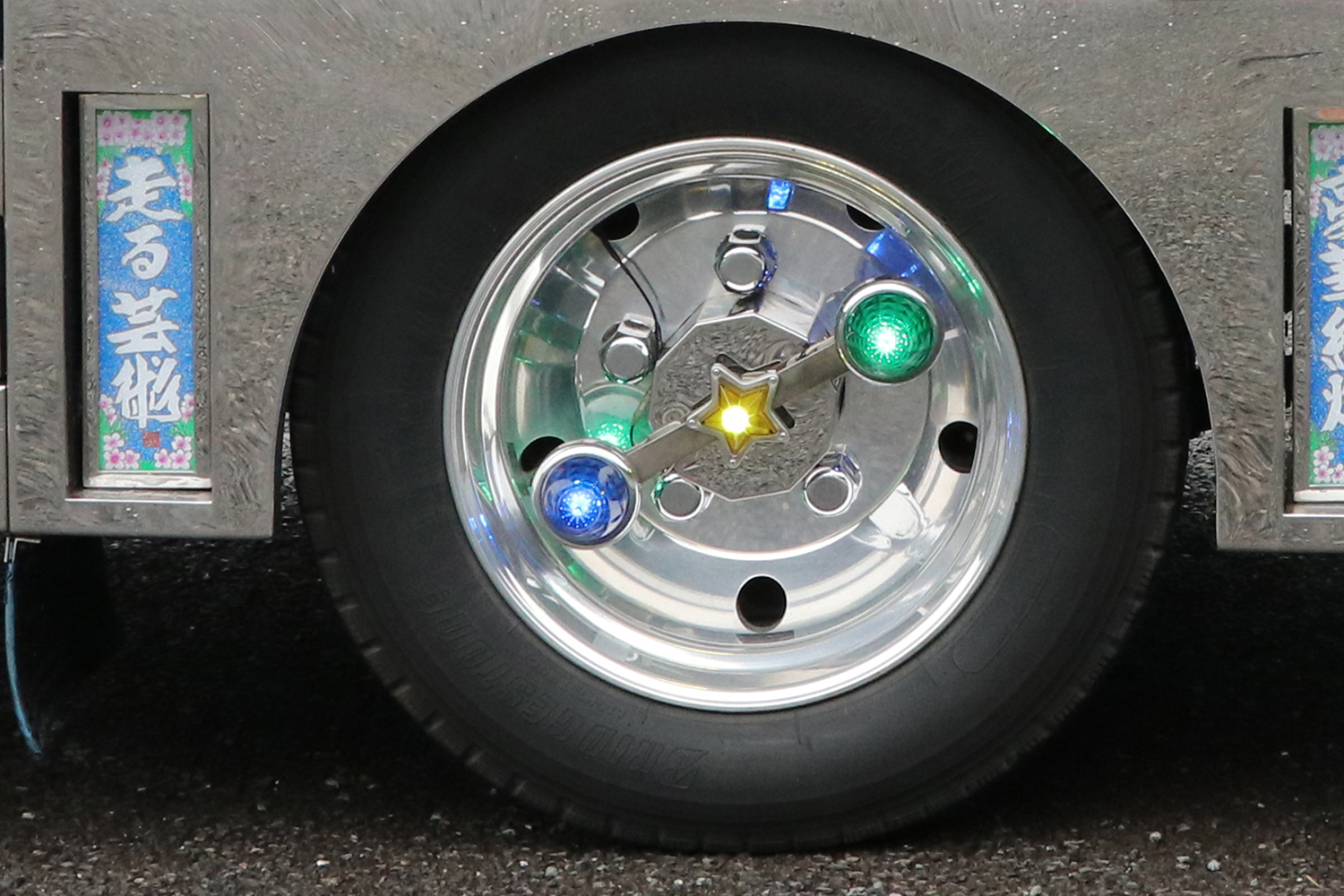 デコトラアイテム「ホイールマーカー」の仕組みを解説！ | 自動車情報