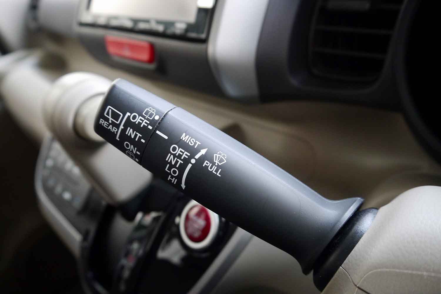 雨が降ったら自動で動いてくれる超便利な雨滴感知式オートワイパーの