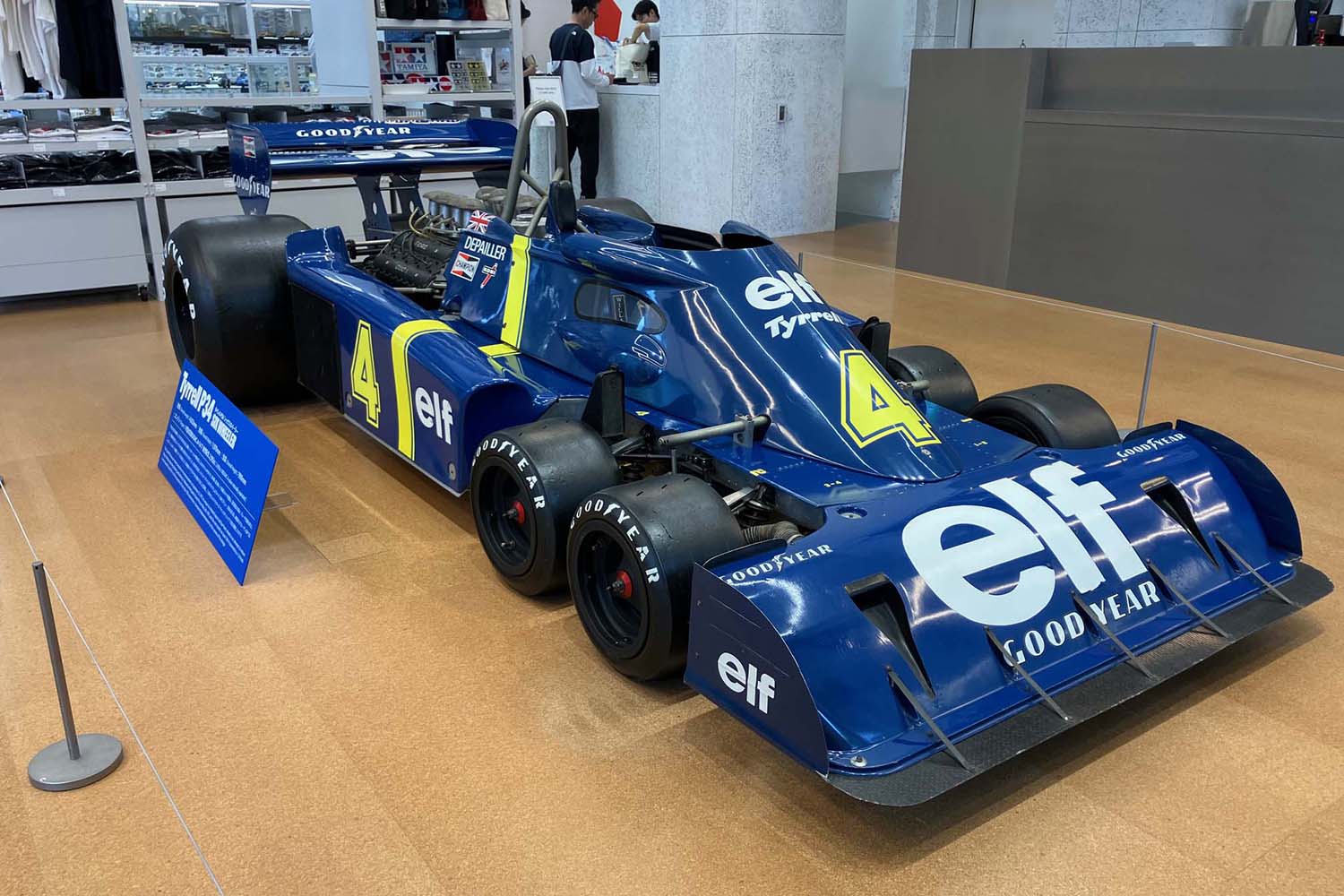 タイレルP34が東京で展示！ 記録より記憶に残る伝説のマシンを拝む