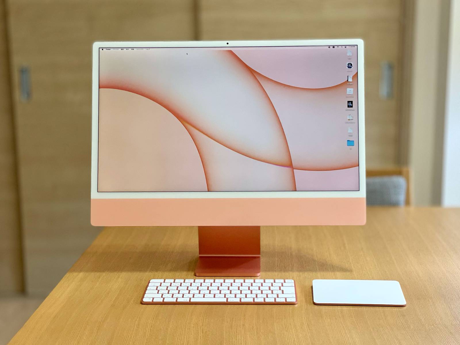 新設計のカラフルなきょう体でM1チップの能力を引き出す24インチiMac