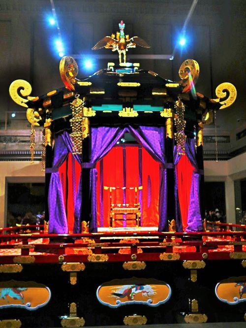 東博-3 ≪ 御帳台 ≫ 皇后が登壇 高御座の右側/小ぶりに ☆鳳凰・麒麟