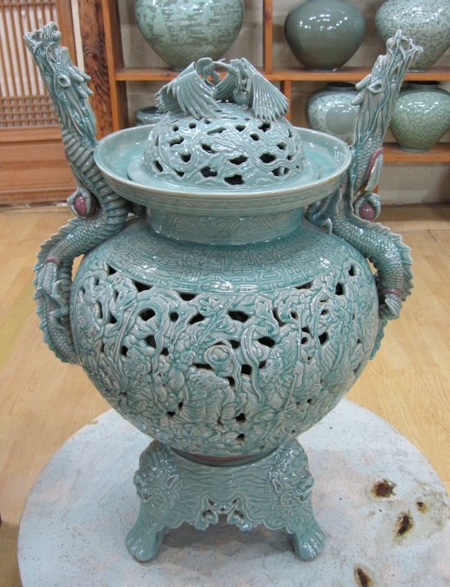 2011秋、韓国旅行記24(32/35：補遺1)：慶州・青磁作品(1/3)：香炉、皿