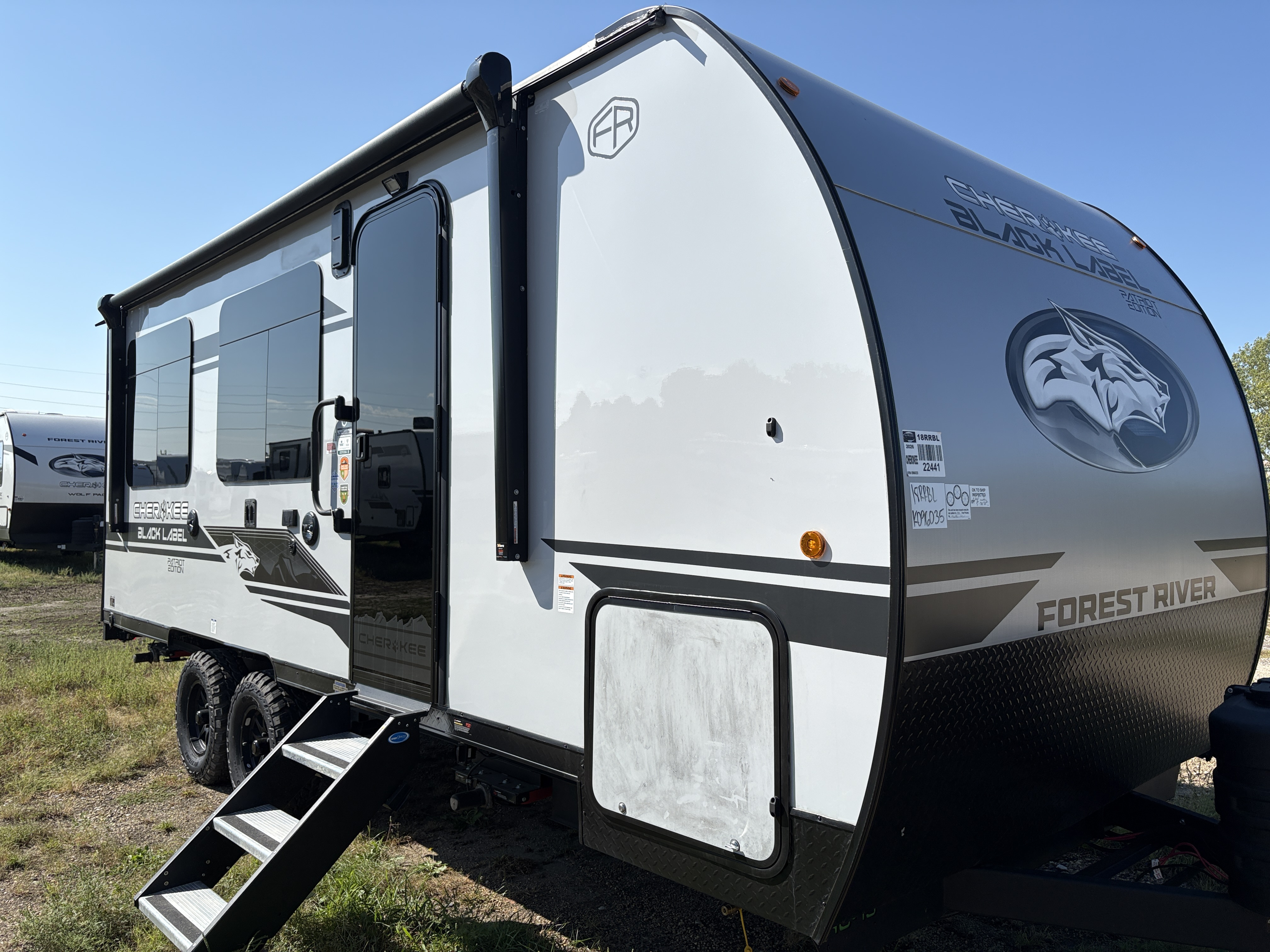 New 2026 Forest River Cherokee Grey Wolf Black Label 18RRBL – AC
