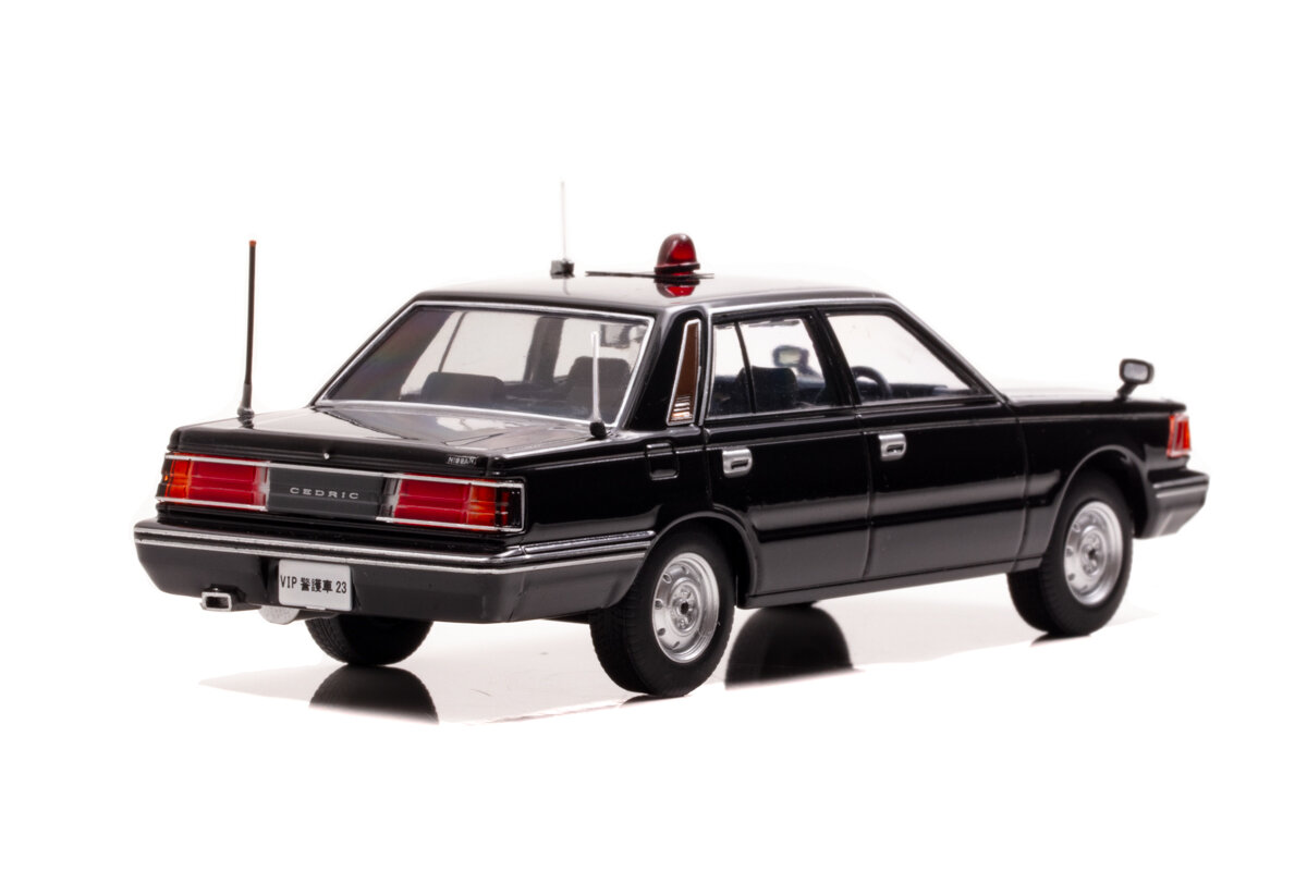 限定800台！パトカー用日産セドリックの要人警護車両が1/43スケール